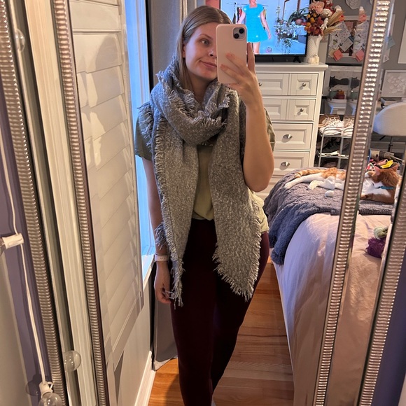 Denver Hayes Scarf - Picture 3 of 6